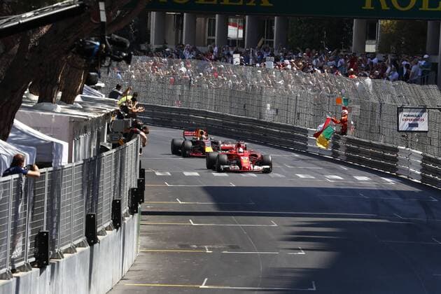Motorsports: FIA Formula One World Championship WM Weltmeisterschaft 2017, Grand Prix of Monaco, 5 Sebastian Vettel (GER, Scuderia Ferrari), 3 Daniel Ricciardo (AUS, Red Bull Racing), Monte Carlo Monaco xHOCHxZWEIx
