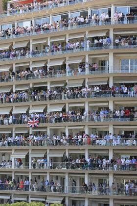 Themen der Woche - SPORT Bilder des Tages - SPORT Zuschauer auf Balkonen eines Wohnhauses an der Strecke , Formel 1, Formula 1, F1 Grand Prix Monaco 2017