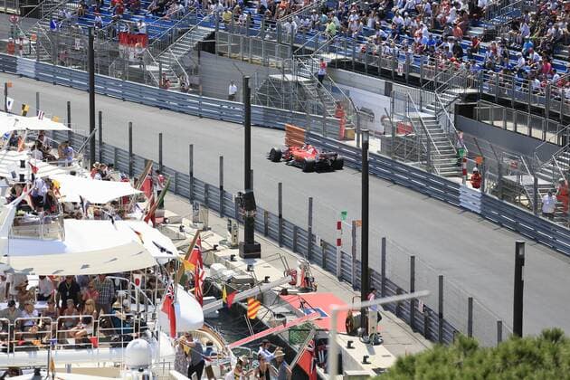 Tribünen und Yachten im Hafen Port Hercule, Sebastian Vettel, Ferrari, Rennen Formel 1, Formula 1, F1 Grand Prix Monaco 2017