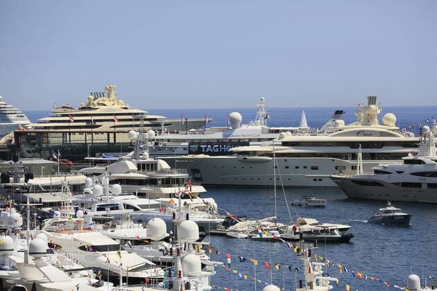 Yachten im Port Hercule, hinten die Superyachten Ona und Dilbar, Rennen Formel 1, Formula 1, F1 Grand Prix Monaco 2017