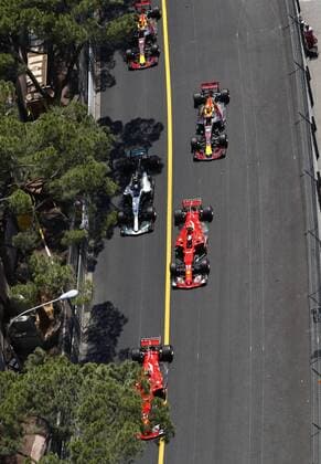 Motorsports: FIA Formula One World Championship WM Weltmeisterschaft 2017, Grand Prix of Monaco, 7 Kimi Raikkonen (FIN, Scuderia Ferrari), 5 Sebastian Vettel (GER, Scuderia Ferrari), 77 Valtteri Bottas (FIN, Mercedes AMG Petronas F1 Team), 33 Max Verstappen (NLD, Red Bull Racing), start, mass, Masse, Menge, viele, many Monte Carlo Monaco xHOCHxZWEIx