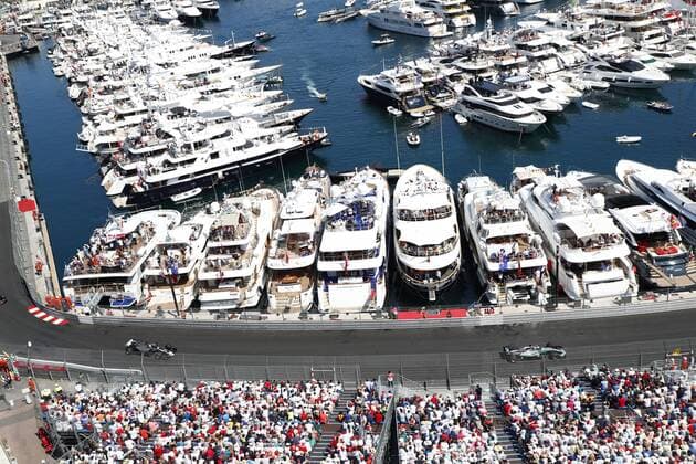 Motorsports: FIA Formula One World Championship WM Weltmeisterschaft 2017, Grand Prix of Monaco, 44 Lewis Hamilton (GBR, Mercedes AMG Petronas F1 Team), 8 Romain Grosjean (FRA, Haas F1 Team), Monte Carlo Monaco xHOCHxZWEIx