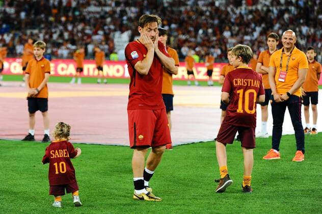 IPP20170528 Football - soccer: Serie A, AS Rom - CFC Genua 1893, Francesco Totti commosso tra i propri figli Cristian Totti e la piccola Isabel (Hinweis: Verwendung nur in Deutschland - only Germany) xHOCHxZWEIx xItalyxPhotoxPressx 