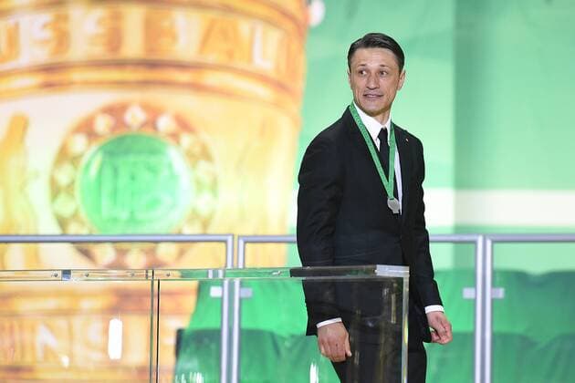 Fußball DFB-Pokal Finale Eintracht Frankfurt - Borussia Dortmund am 27.05.2017 im Olympia Stadion in Berlin Nico Kovac ( Trainer Frankfurt ) enttäuscht mit der Silbermedaille xRx