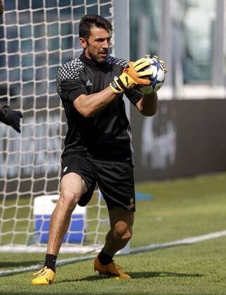Entrenamiento de la Juventus en Cardiff. En la imagen, Gianluigi Buffon. Juventus practice session in Cardiff. In this picture, Gianluigi Buffon. xJOSExA.xGARCIAx 