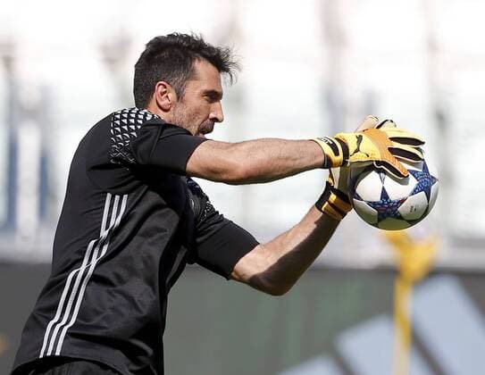 Entrenamiento de la Juventus en Cardiff. En la imagen, Gianluigi Buffon. Juventus practice session in Cardiff. In this picture, Gianluigi Buffon. xJOSExA.xGARCIAx 
