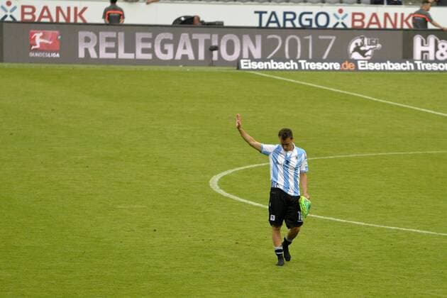 30.05.2017, Fussball 2.Bundesliga 2016 2017, Relegationsspiel zur 2.Liga Rückspiel, TSV 1860 München - SSV Jahn Regensburg, in der Allianz-Arena München, Michael Liendl (TSV 1860 München) nach dem Spiel enttäuscht. 