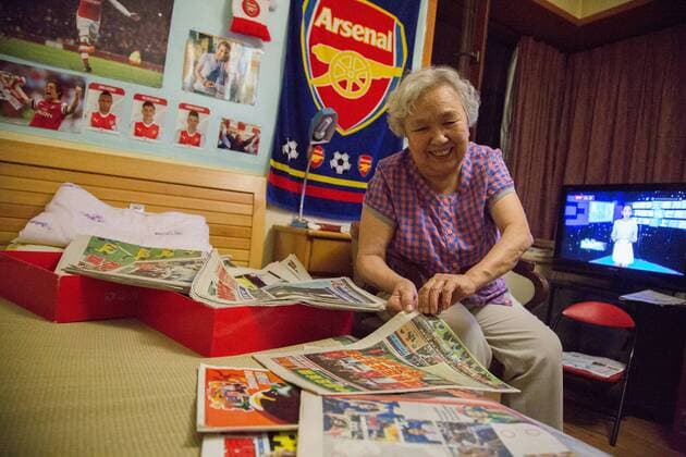 BEIJING, CHINA - MAY 27: 78-year-old gooner Liu Hongwen introduces her collection of clippings of Arsenal at home on May 27, 2017 in Beijing, China. 78-year-old retired teacher Liu Hongwen became an Arsenal fan in 2002. On Liu s 75 birthday, her son registered a Sina Weibo account for her. She supports Arsenal on Weibo and becomes a web celebrity with a nickname Gooner Granny Liu .  Copyright: xVCGx CFP111103649503 