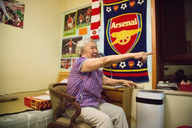 BEIJING, CHINA - MAY 28: 78-year-old gooner Liu Hongwen watches FA Cup Final between Arsenal and Chelsea at home on May 28, 2017 in Beijing, China. 78-year-old retired teacher Liu Hongwen became an Arsenal fan in 2002. On Liu s 75 birthday, her son registered a Sina Weibo account for her. She supports Arsenal on Weibo and becomes a web celebrity with a nickname Gooner Granny Liu .  Copyright: xVCGx CFP111103649638 