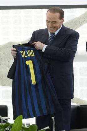 Fußball, Italien, Moratti und Berlusconi überreichen sich Trikots beim Ehrenpreis Rosa Camuna Db Milano 30 05 2017 - premio Rosa Camuna foto Daniele Buffa Image nella foto: Silvio Berlusconi 