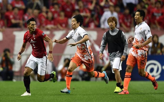 Tomoaki Makino of Japan s Urawa Red Diamonds, left, challenges Chung Woon of South Korea s Jeju United, center, in their second Round of 16 match during the AFC Champions League 2017 in Urawa, Saitama, Japan, 31 May 2017. Urawa Red Diamonds defeated Jeju United 3-0 in their second Round of 16 match during the 2017 AFC Champions League in Saitama, Japan, 31 May 2017. Urawa Red Diamonds beats Jeju United in second Round of 16 match at AFC Champions League  20170531_31635