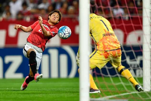 Takahiro Sekine of Japan s Urawa Red Diamonds, left, shoots against South Korea s Jeju United in their second Round of 16 match during the AFC Champions League 2017 in Urawa, Saitama, Japan, 31 May 2017. Urawa Red Diamonds defeated Jeju United 3-0 in their second Round of 16 match during the 2017 AFC Champions League in Saitama, Japan, 31 May 2017. Urawa Red Diamonds beats Jeju United in second Round of 16 match at AFC Champions League  20170531_81154