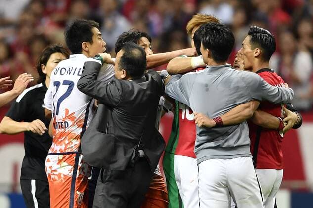 Tomoaki Makino of Japan s Urawa Red Diamonds quarrels with players of South Korea s Jeju United in their second Round of 16 match during the AFC Champions League 2017 in Urawa, Saitama, Japan, 31 May 2017. Urawa Red Diamonds defeated Jeju United 3-0 in their second Round of 16 match during the 2017 AFC Champions League in Saitama, Japan, 31 May 2017. Urawa Red Diamonds beats Jeju United in second Round of 16 match at AFC Champions League  20170531_81724