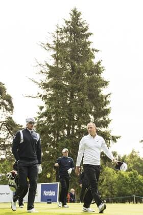 170601 Henrik Stenson, Sverige och Alexander Noren, Sverige under dag ett av golftävlingen Nordea Masters den 1 juni 2017 i Barsebäck.  Copyright: PETTERxARVIDSON BB170601PA115