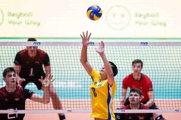 Kanat Gabdulin (8 KAZ) sets the ball Frankfurt Main Copyright: xWuechnerx xEibner-Pressefotox EP_nwr