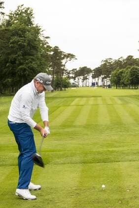 170602 Jamie Donaldson, Wales som leder tävlingen pa -8 under par slar ut fran sjuttonde tee under dag tva av golftävlingen Nordea Masters den 2 juni 2017 i Barsebäck.  Copyright: PETTERxARVIDSON BB170602PA077