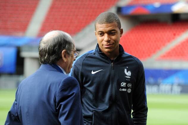 12 KYLIAN MBAPPE (fra) - NOEL LE GRAET (PRESIDENT FFF) FOOTBALL : France vs Paraguay - Match amical - 02 06 2017 FEP Panoramic 