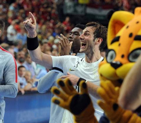 Bilder des Tages - SPORT Telekom Veszprem (HUN) vs. Paris Saint-Germain Handball (FRA) Köln (GER). Lanxess-Arena (Kölnarena), 3.6.2017 Handball, 1. Halbfinale des VELUX EHF Final 4, EHF Men s Champions League Final Four Uwe GENSHEIMER, Paris Saint-Germain entdeckt Freude unter den Zuschauern