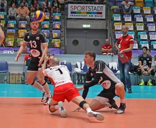 04.06.2017, xilx, Volleyball Herren, FIVB World League 2017 in Frankfurt, Österreich - Kasachstan, emspor v.l. Maximilian Thaller (Austria, Oesterreich), Philipp Pipo Kroiss (Austria, Oesterreich), David Michel (Austria, Oesterreich) Frankfurt