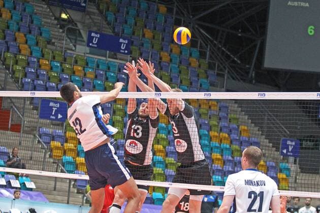 04.06.2017, xilx, Volleyball Herren, FIVB World League 2017 in Frankfurt, Österreich - Kasachstan, emspor v.l. Nodirkhan Kadirkhanov (Kasachstan, Kazakhstan), Maximilian Thaller (Austria, Oesterreich), Peter Wohlfahrtstaetter Kapitaen (Austria, Oesterreich), Ivan Minakov (Kasachstan, Kazakhstan) Frankfurt