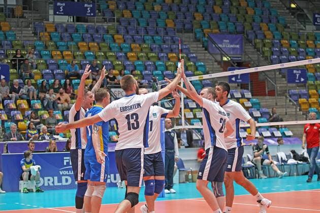 04.06.2017, xilx, Volleyball Herren, FIVB World League 2017 in Frankfurt, Österreich - Kasachstan, emspor v.l. Jubel Kasachstan, Kazakhstan, Roman Fartov (Kasachstan, Kazakhstan), Kaz13+, Ivan Minakov (Kasachstan, Kazakhstan) Frankfurt