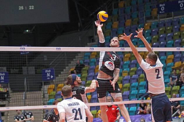 04.06.2017, xilx, Volleyball Herren, FIVB World League 2017 in Frankfurt, Österreich - Kasachstan, emspor v.l. Ivan Minakov (Kasachstan, Kazakhstan), Maximilian Thaller (Austria, Oesterreich), Peter Wohlfahrtstaetter Kapitaen (Austria, Oesterreich), Anton Kuznetsov (Kasachstan, Kazakhstan) Frankfurt
