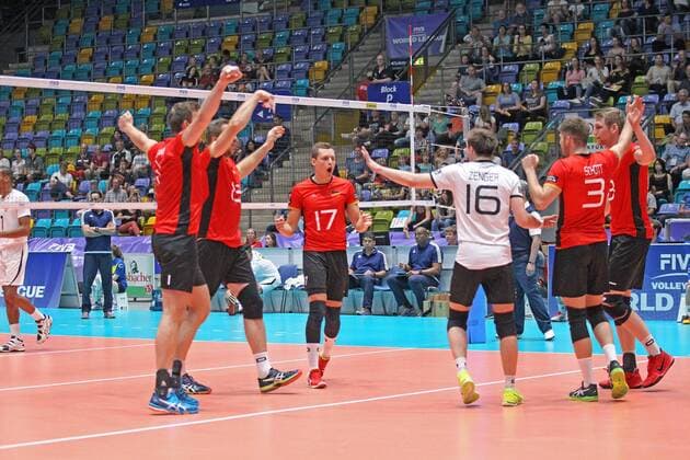 04.06.2017, xilx, Volleyball Herren, FIVB World League 2017 in Frankfurt, Deutschland - Venezuela, emspor v.l. Jubel Christian Fromm Kapitaen (Germany, Deutschland), Simon Hirsch (Germany, Deutschland), Jan Zimmermann (Germany, Deutschland), Julian Zenger (Germany, Deutschland), Ruben Schott (Germany, Deutschland) Frankfurt