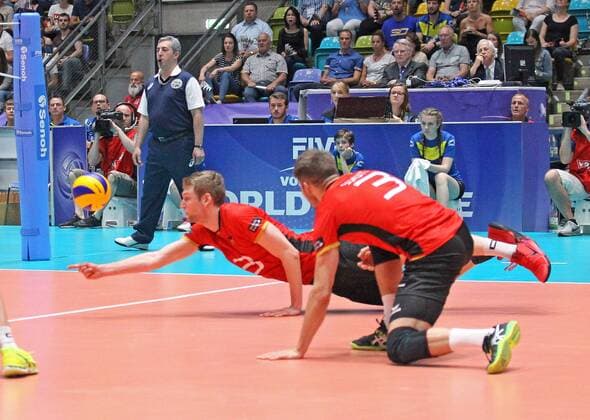 04.06.2017, xilx, Volleyball Herren, FIVB World League 2017 in Frankfurt, Deutschland - Venezuela, emspor v.l. Simon Hirsch (Germany, Deutschland), Ruben Schott (Germany, Deutschland) Frankfurt