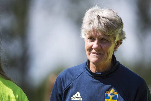 170605 Pia Sundhage under en träning med det svenska damlandslaget i fotboll den 5 juni 2017 i Göteborg.  Copyright: LINExSKAUGRUDxLANDEVIK BB170605LS017
