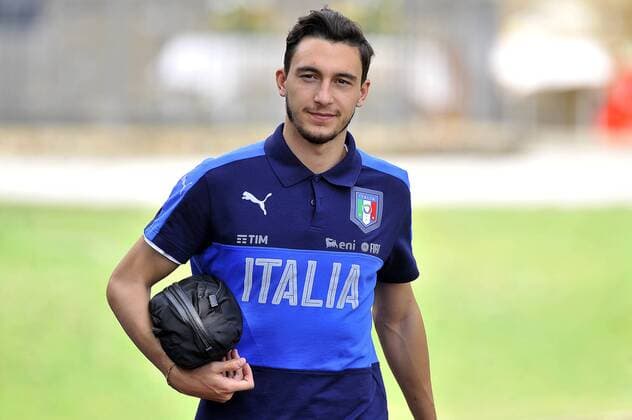 Italy: Italy s soccer team training session Italy s player Matteo Darmian during the training session at the Coverciano Training Center. The Italian national team Nationalteam will face in a friendly match the Uruguay national team in Nice on 7th June 2017 and Liechtenstein in Udine on 11th June 2017, match valid for FIFA World Cup WM Weltmeisterschaft Fussball Russia 2018 Qualifiers Europe Group G.  GiacomoxMorinix xPacificxPress