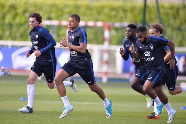 Bilder des Tages - SPORT Kylian Mbappe FOOTBALL : Entrainement Equipe de France - Clairefontaine - 05 06 2017 AnthonyBIBARD FEP Panoramic 
