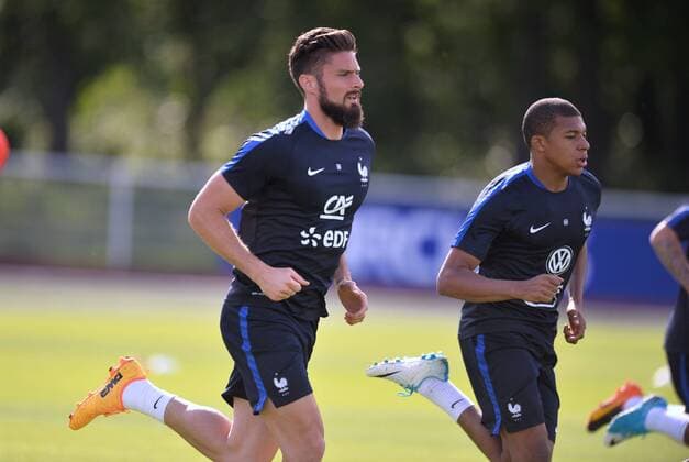Olivier Giroud - Kylian Mbappe FOOTBALL : Entrainement Equipe de France - Clairefontaine - 05 06 2017 AnthonyBIBARD FEP Panoramic 