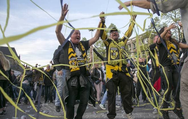 Soccerclub Vitesse wins with 2-0 of AZ and is winning also the KNVB Cup final. Supporters celebrate on the market square in the Centre of Arnhem. 65912316  Copyright: ximago HollandsexHoogtex