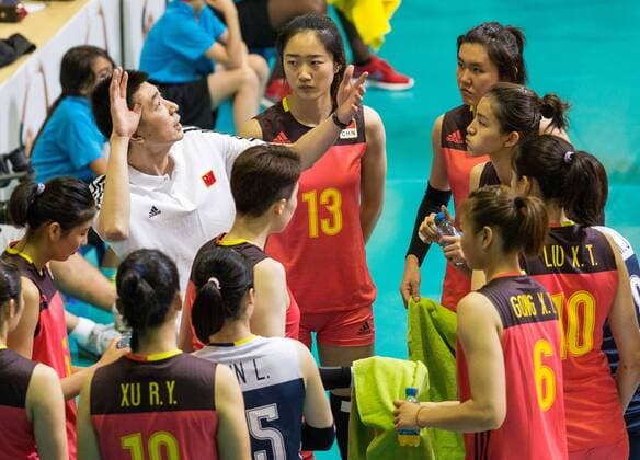 (170607) -- MONTREUX, June 7, 2017 -- China s executive coach An Jiajie (in white) gives instructions to his players during the Pool A match between China and Switzerland in 2017 Montreux Volleyball Masters in Montreux, Switzerland, on June 6, 2017. China won 3-0. )(wll) (SP)SWITZERLAND-MONTREUX-VOLLEYBALL-MASTERS-CHN VS SUI XuxJinquan 