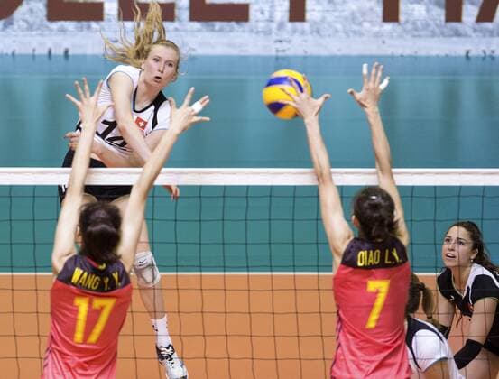 (170607) -- MONTREUX, June 7, 2017 -- Laura Kunzler (Back) of Switzerland spikes the ball during the Pool A match between China and Switzerland in 2017 Montreux Volleyball Masters in Montreux, Switzerland, on June 6, 2017. China won 3-0. )(wll) (SP)SWITZERLAND-MONTREUX-VOLLEYBALL-MASTERS-CHN VS SUI XuxJinquan 