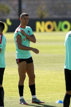 Bilder des Tages - SPORT June 7, 2017 - Lisbon, Portugal - Portugal s forward Cristiano Ronaldo looks on during a training session at Cidade do Futebol (Football City) training camp in Oeiras, outskirts of Lisbon on June 7, 2017, ahead of the FIFA World Cup WM Weltmeisterschaft Fussball Russia 2018 qualifier match Latvia vs Portugal. Portugal Training and press conference PK Pressekonferenz  - ZUMAn230 20170607_zaa_n230_080 Copyright: xPedroxFiuzax
