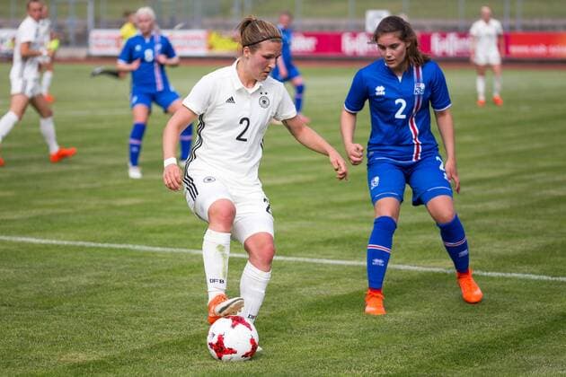 v.li.: Dina Orschmann (GER, 2), Anna Petursdottir (ISL, 2), Fußball, Frauen, Länderspiel, Deutschland - Island, xprx