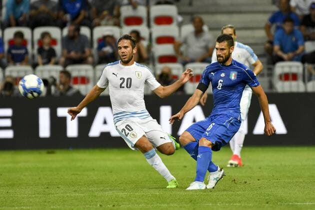 Antonio Candreva (Italie) - Alvaro Gonzales (Urugay) FOOTBALL : Italie vs Uruguay - Match amical - Nice - 07 06 2017 NorbertScanella Panoramic 