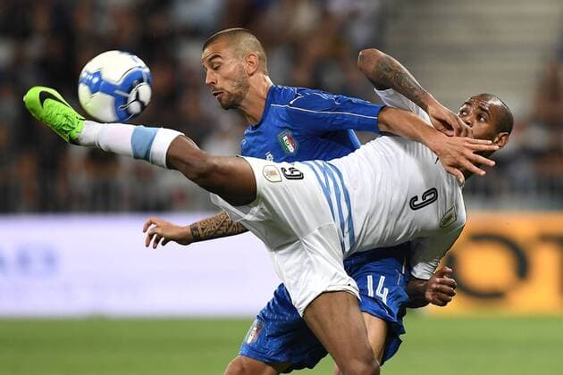 Bilder des Tages - SPORT Mg Nizza (Francia) 07 06 2017 - amichevole Italia-Uruguay foto Matteo Gribaudi Image nella foto: Diego Rolan-Leonardo Spinazzola 