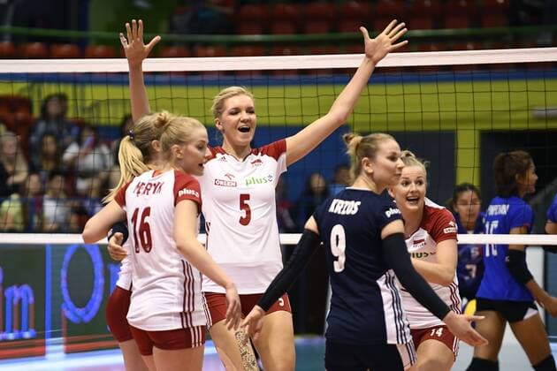 (170608) -- MONTREUX, June 8, 2017 -- Agnieszka Kakolewska (3rd L) of Poland celebrate with teammates during the Pool B match between Poland and Thailand in 2017 Montreux Volleyball Masters in Montreux, Switzerland, on June 7, 2017. Poland won 3-1. )(wll) (SP)SWITZERLAND-MONTREUX-VOLLEYBALL-MASTERS-POL VS THA AlainxGrosclaude 