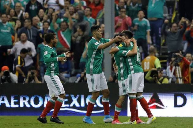 Mexico s players celebrates after scoring against Hondura during their Concacaf qualification soccer match for FIFA World Cup WM Weltmeisterschaft Fussball Russia 2018 between Mexico and Honduras, at Azteca stadium in Mexico City, Mexico, 08 June 2017. Mexico vs. Honduras !ACHTUNG: NUR REDAKTIONELLE NUTZUNG!  Copyright: xJoséxMéndezx MEX50 20170609-636325861249154023