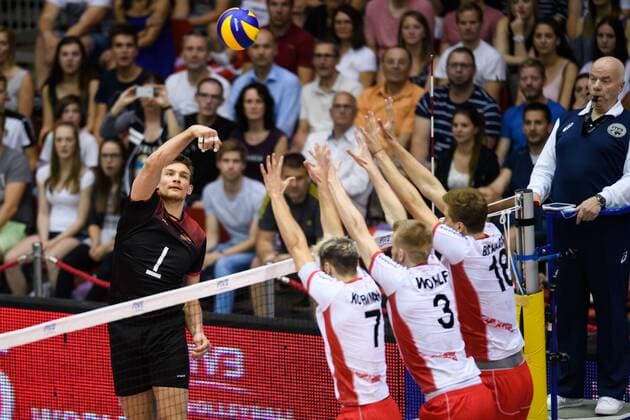 09.06.2017, TipsArena, Linz Volleyball, 2017 FIVB World League, Österreich Oesterreich (AUT) vs. Deutschland (GER) Angriff Christian Fromm ( 1 GER) - Block Dreierblock Lorenz Koraimann ( 7 AUT), Peter Wohlfahrtstätter Wohlfahrtstaetter ( 3 AUT), Paul Buchegger ( 18 AUT)