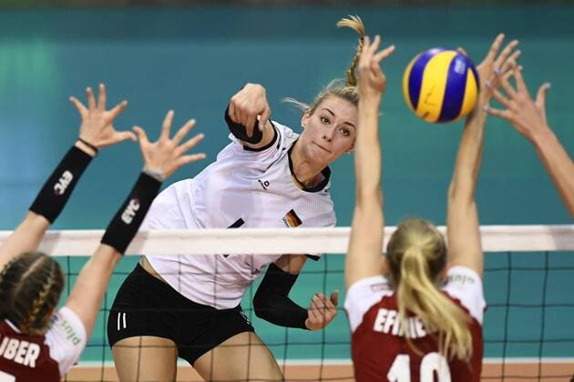 (170610) -- MONTREUX, June 10, 2017 -- Louisa Lippmann (C) of Germany spikes the ball during the Pool B match between Germany and Poland in 2017 Montreux Volleyball Masters in Montreux, Switzerland, on June 9, 2017. Germany lost 2-3. )(wll) (SP)SWITZERLAND-MONTREUX-VOLLEYBALL-MASTERS-GER VS POL AlainxGrosclaude 
