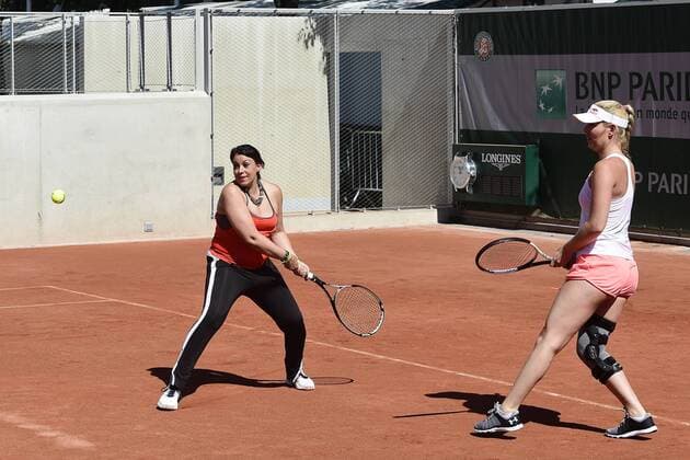Lindsey Vonn jouant au tennis avec Marion Bartoli TENNIS : Roland Garros 2017 - Internationaux de France - 10 06 2017 JBAutissier Panoramic 