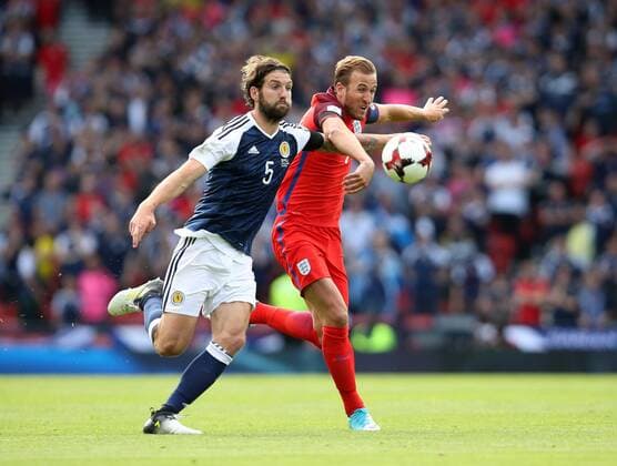 Scotland s Charlie Mulgrew tussles with England s Harry Kane during the FIFA World Cup WM Weltmeisterschaft Fussball Qualifying match at Hampden Park Stadium, Glasgow Picture date 10th June 2017. Picture credit should read: David Klein Sportimage EDITORIAL USE ONLY. No use with unauthorised audio, video, data, fixture lists, club league logos or live services. Online in-match use limited to 120 images, no video emulation. No use in betting, games or single club league player publications.