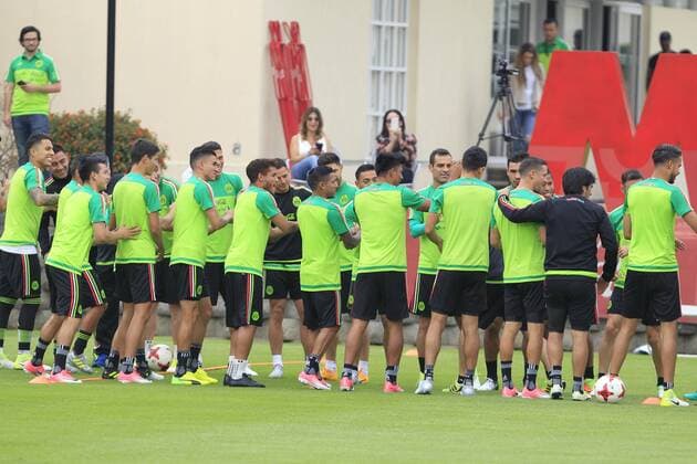 Players of Mexico s national soccer team train in Mexico City, Mexico, 10 June 2017. Mexico will face the US next 11 June 2017 at the Azteca Stadium, as part of the FIFA World Cup WM Weltmeisterschaft Fussball 2018 CONCACAF qualifiers. Mexico s national soccer team training !ACHTUNG: NUR REDAKTIONELLE NUTZUNG!  Copyright: xMarioxGuzmanx MEX508 20170611-636327532222495220