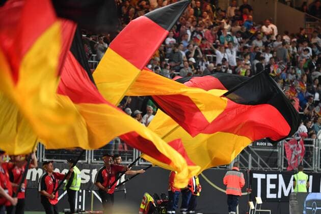 Deutsche Fahnen werden nach dem Spiel geschwenkt Deutschland-San Marino Qualifikationsrunde für WM 2018, Qualifying Round FIFA World Cup WM Weltmeisterschaft Fussball 2018 Qualifying, Fussball, Fußball, soccer Nürnberg, 10.6.2017