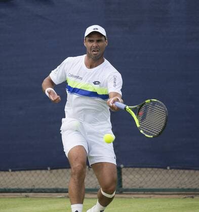June 11th 2017, Nottingham, England; ATP Tennis Herren Aegon Nottingham Open Tennis Tournament day 2; Forehand from Alejandro Falla of Columbia who is defeated by Lloyd Glasspool of Great Britain in three sets xDavidxKissmanx  ActionPlus11889486