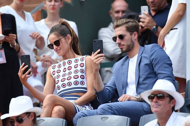 WM 2018 - DFB Nationalspieler in Zivil Bilder des Tages - SPORT French Open, Kevin Trapp und Izabel Goulart auf der Tribüne Rafael Nadal (Esp) def Stan Wawrinka (Sui) Kevin Trapp TENNIS : ROLAND GARROS 2017 antoinecouvercelle panoramic 