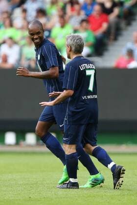 Naldo und Pierre Littbarski (VfL Wolfsburg) - Anlässlich des 20-jährigen Bundesliga-Jubiläums Spielen zwei Legendenmannschaften in einem Jubiläumsspiel 97er Aufstiegshelden gegen die VfL-Allstars in der Volkswagen Arena in Wolfsburg - Aktion,Deutschland, Fußball, Mann, Männer,11.06.2017